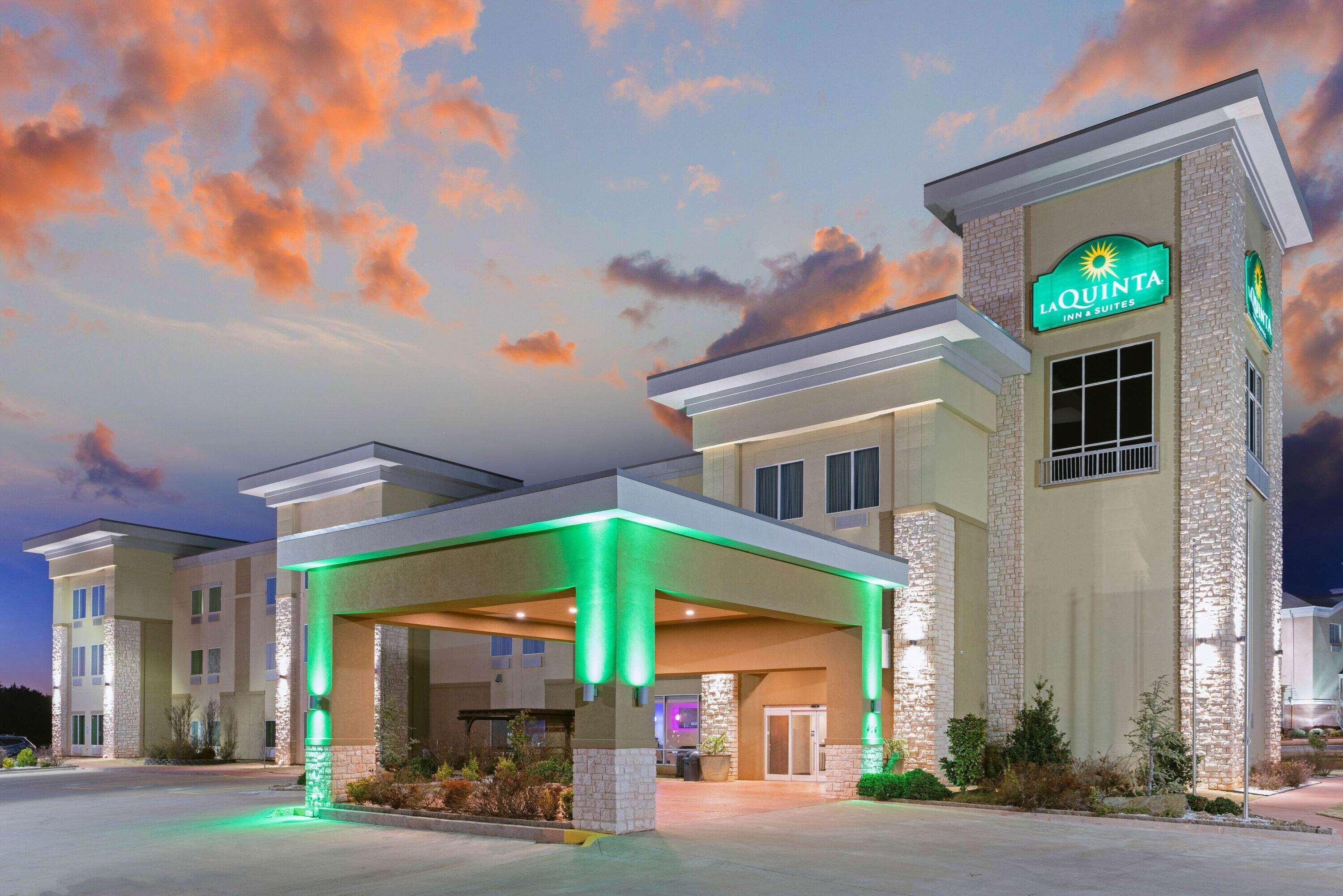 La Quinta By Wyndham Guthrie Hotel Exterior photo